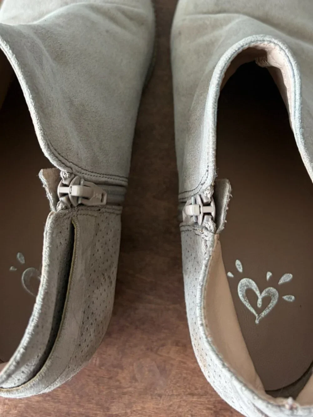 Justice Girls Size 7 Taupe Faux Suede Ankle Booties Side Zip Buckle Boots.  (CT)